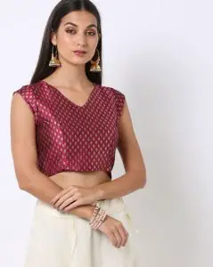 v-neck blouse on sungudi saree